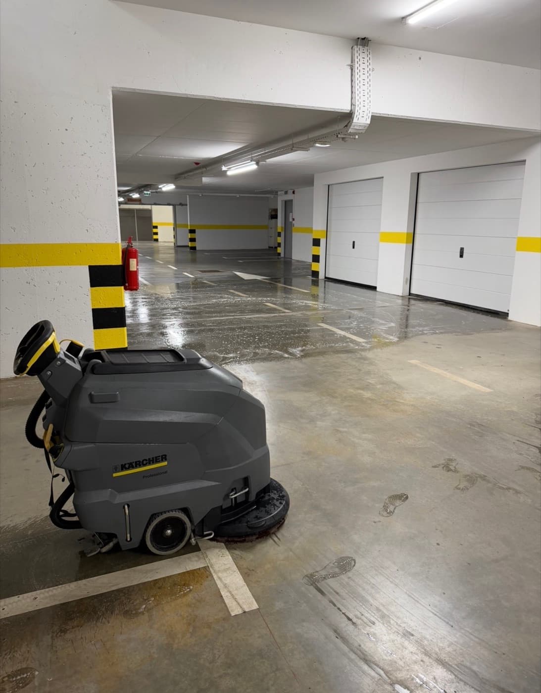 Kärcher stroj za strojno ribanje poda garaže — Pro Clean Zagreb